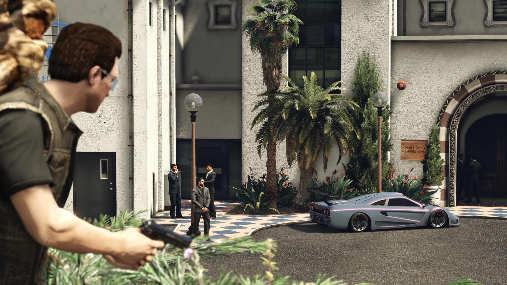 For what it's worth, most PCs that can run GTA Online should be able to upgrade to Windows 10 or 11 just fine.