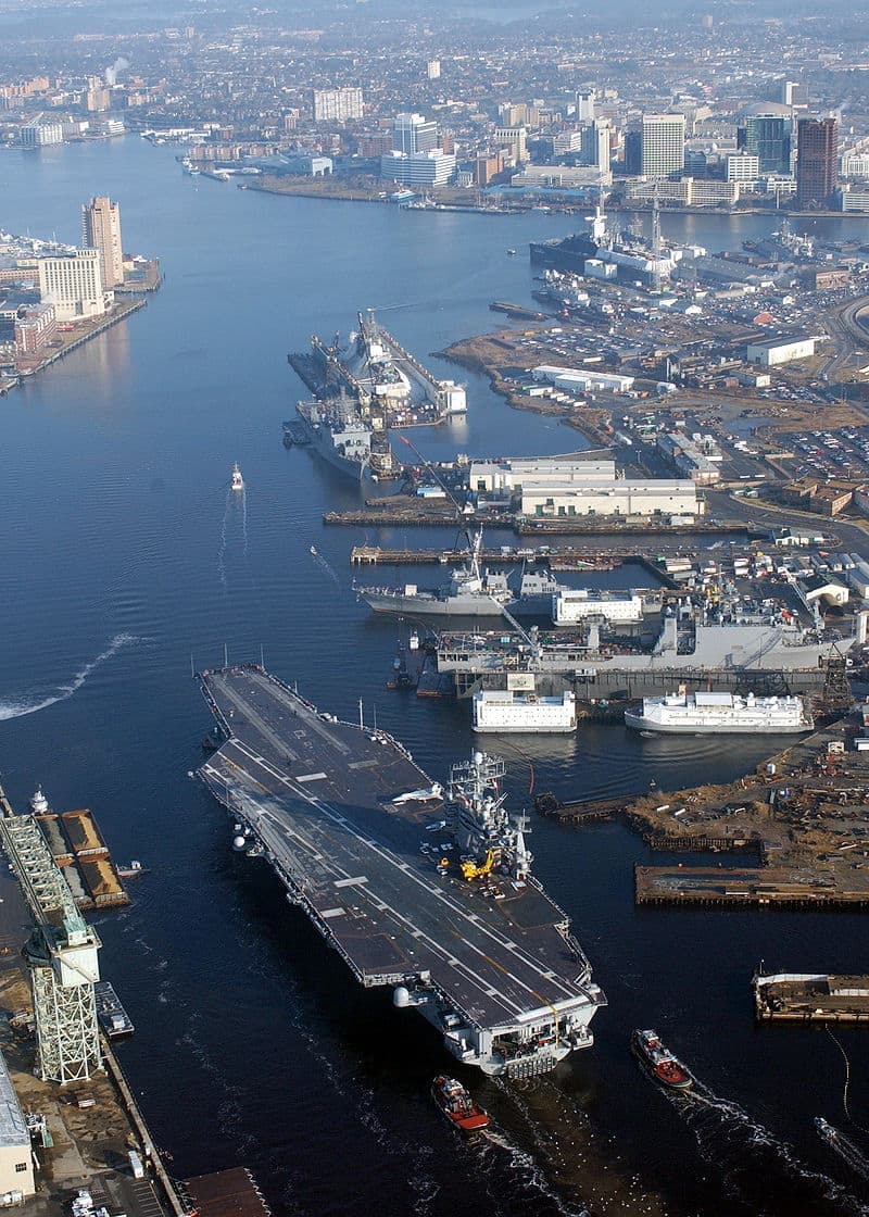 800px-Elizabeth_River_at_NNSY.jpg