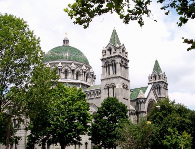 785px-Cathedral-basilica-of-saint-louis.jpg