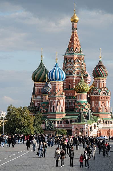 398px-RedSquare_SaintBasile_pixinn.net_.jpg