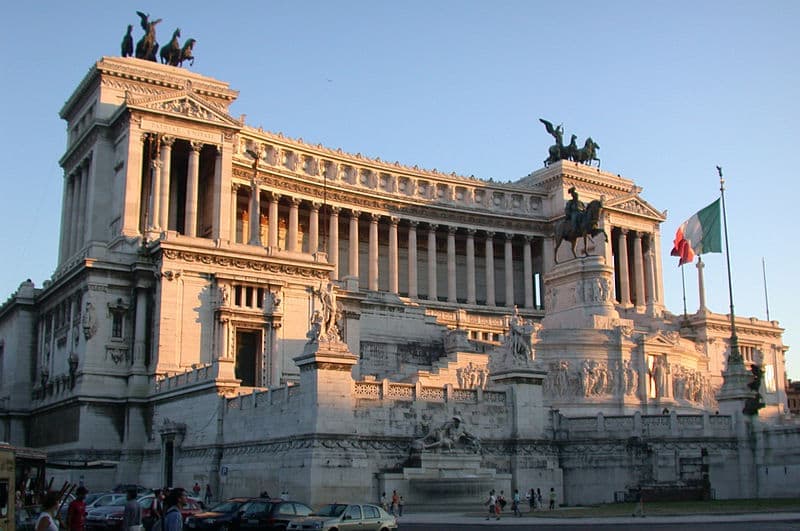 800px-RomaAltarePatriaTramonto.jpg